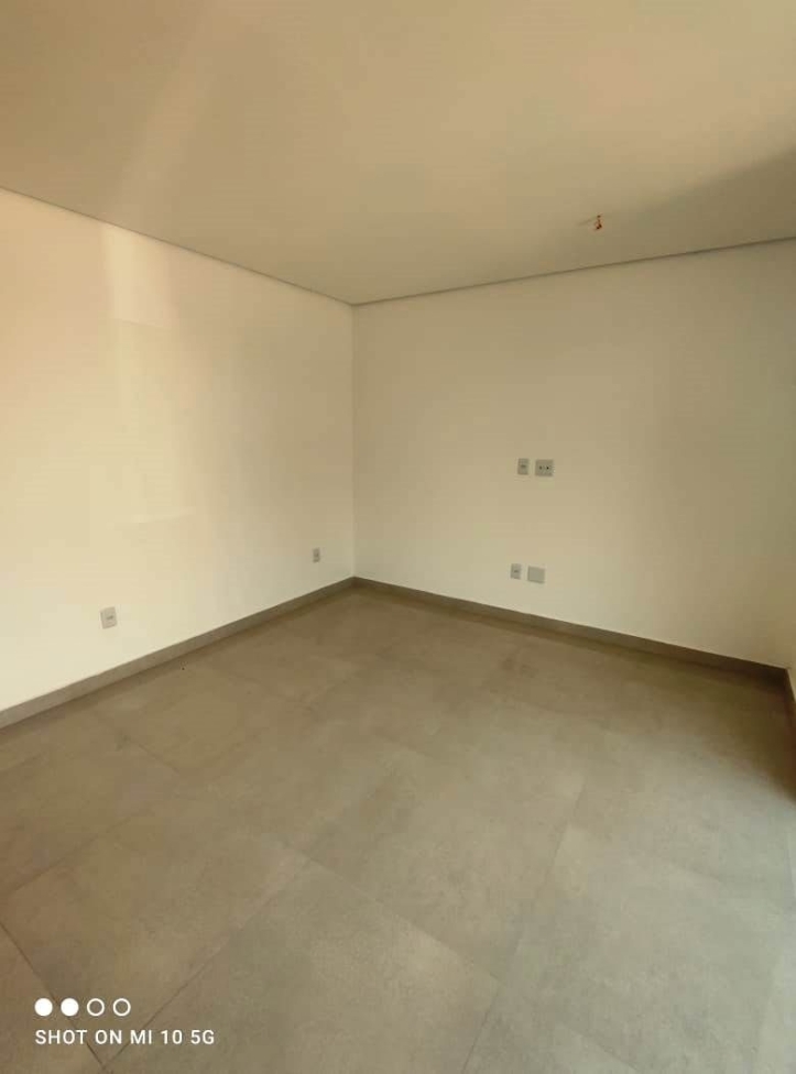 Casa à venda com 2 quartos, 100m² - Foto 1