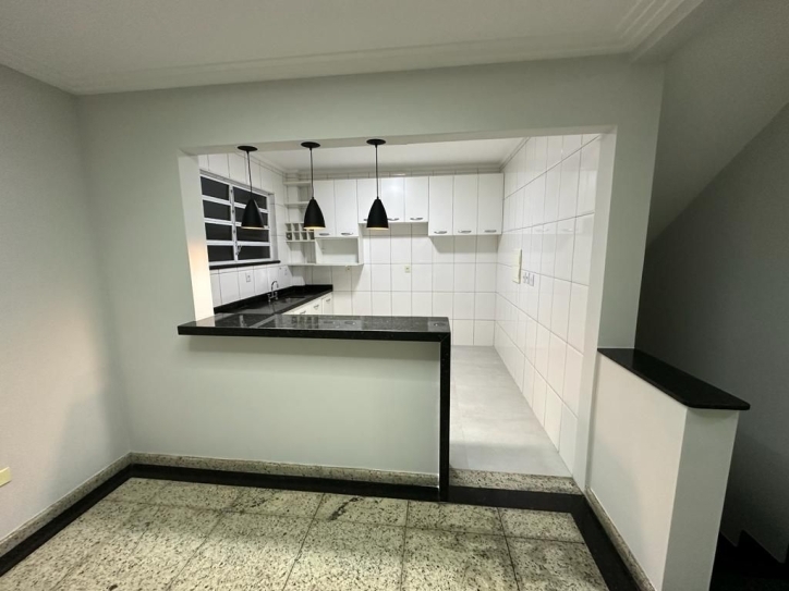 Casa à venda com 3 quartos, 145m² - Foto 1