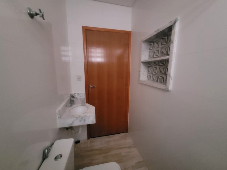 Casa à venda com 2 quartos, 70m² - Foto 2