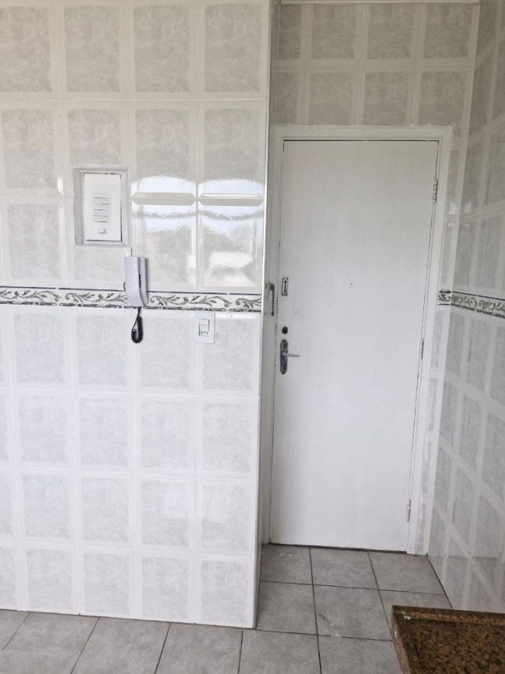 Apartamento à venda com 3 quartos, 108m² - Foto 2