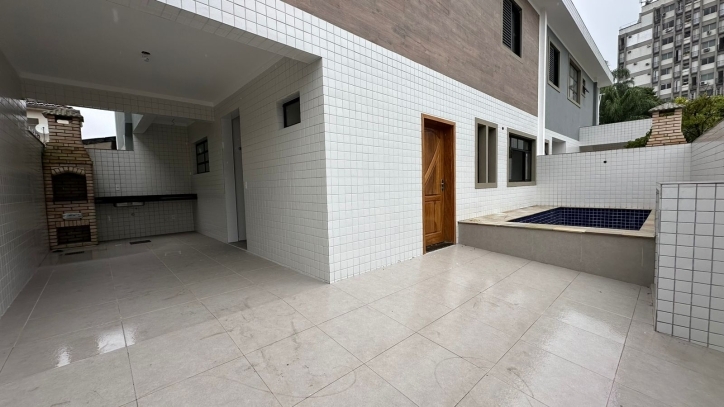 Casa à venda com 3 quartos, 140m² - Foto 1