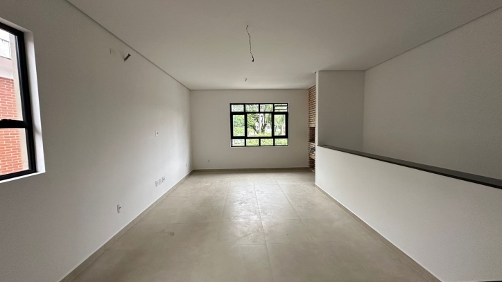 Casa à venda com 2 quartos, 80m² - Foto 2