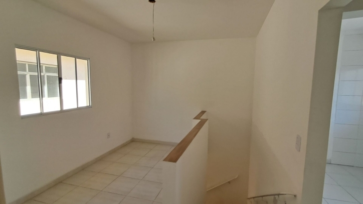 Casa à venda com 2 quartos, 51m² - Foto 1