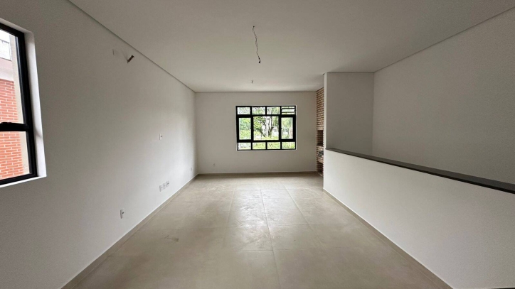 Casa à venda com 2 quartos, 80m² - Foto 1